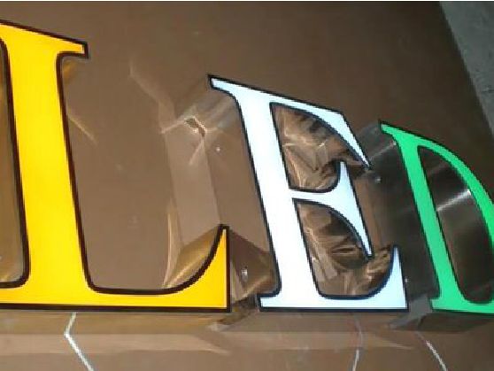 芦溪介绍LED招牌的基础知识。